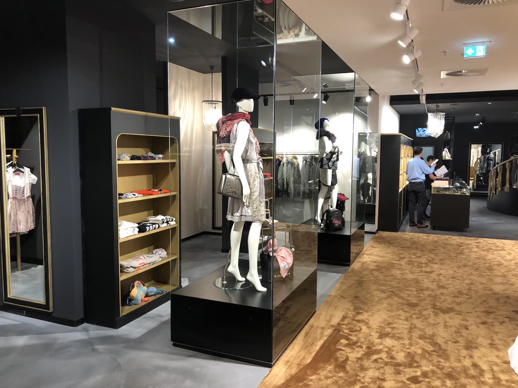 Prange Hamburg - Warenpraesentation Damenschuhe